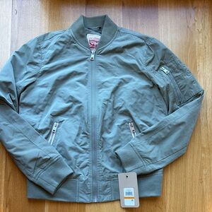 Levi's Women’s lightweight Bomber Jacket NWT